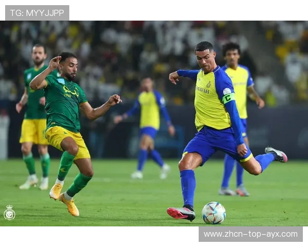 利雅得胜利反抢后进攻，C罗迅速起脚