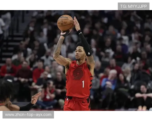 安芬尼·西蒙斯:快攻反击,空接得手,展现速度与技巧的完美结合